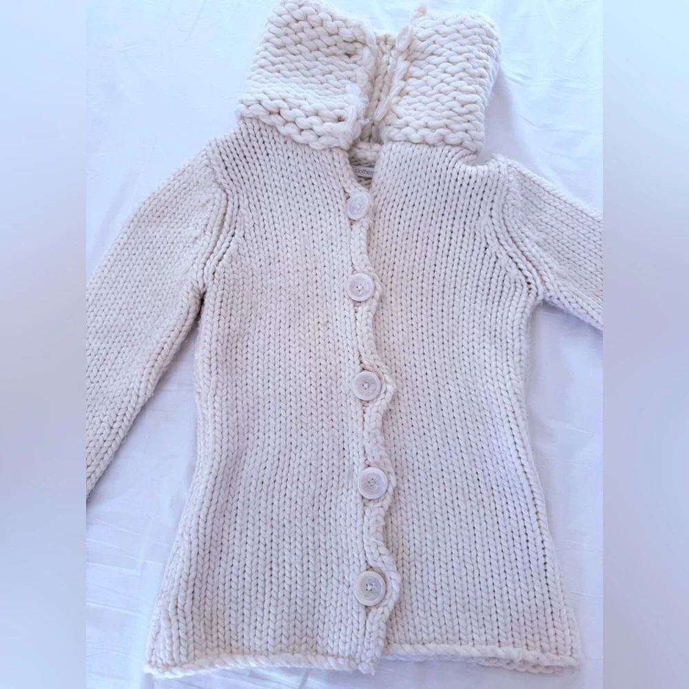 Super soft, cozy off-white wool cardigan with large button up Peter Pan collar - Picture 1 of 13